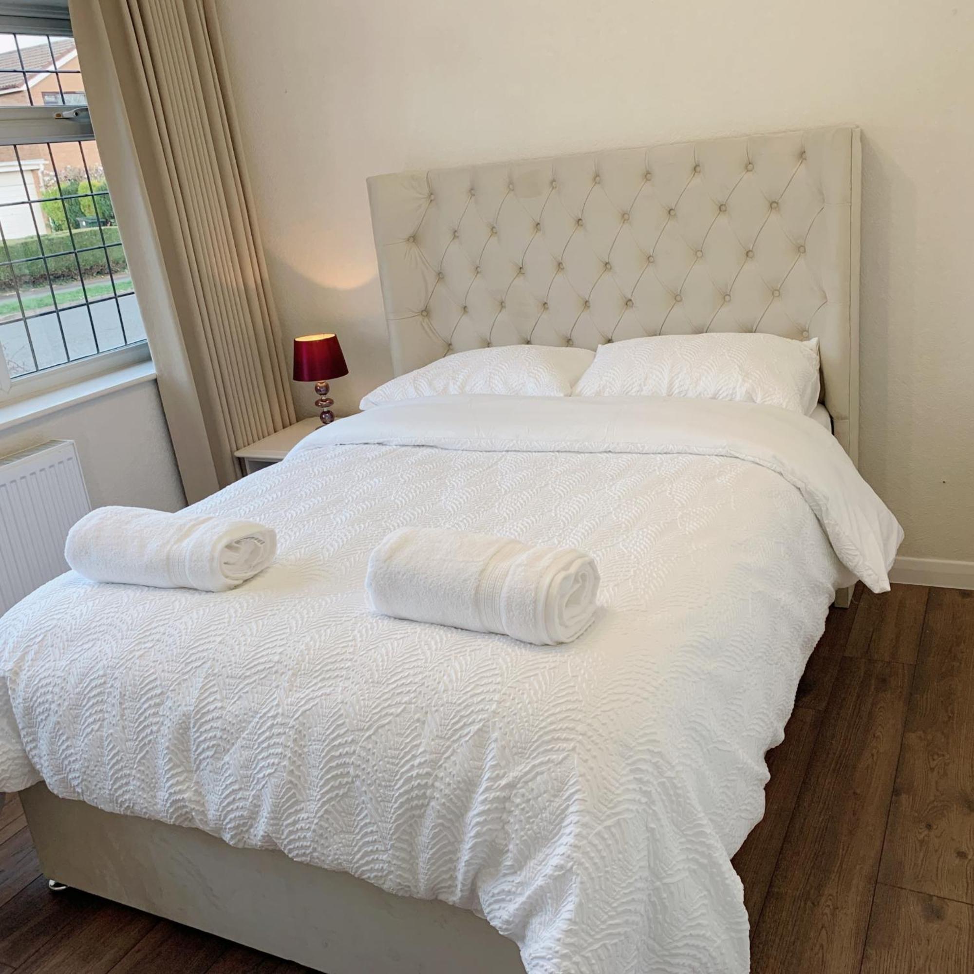 Cannon Village- Elegance & Comfort By Cannon Park , A Historic Retreat Next To The Of Warwick ,free Parking ,3 Bedrooms ,sleeps 9