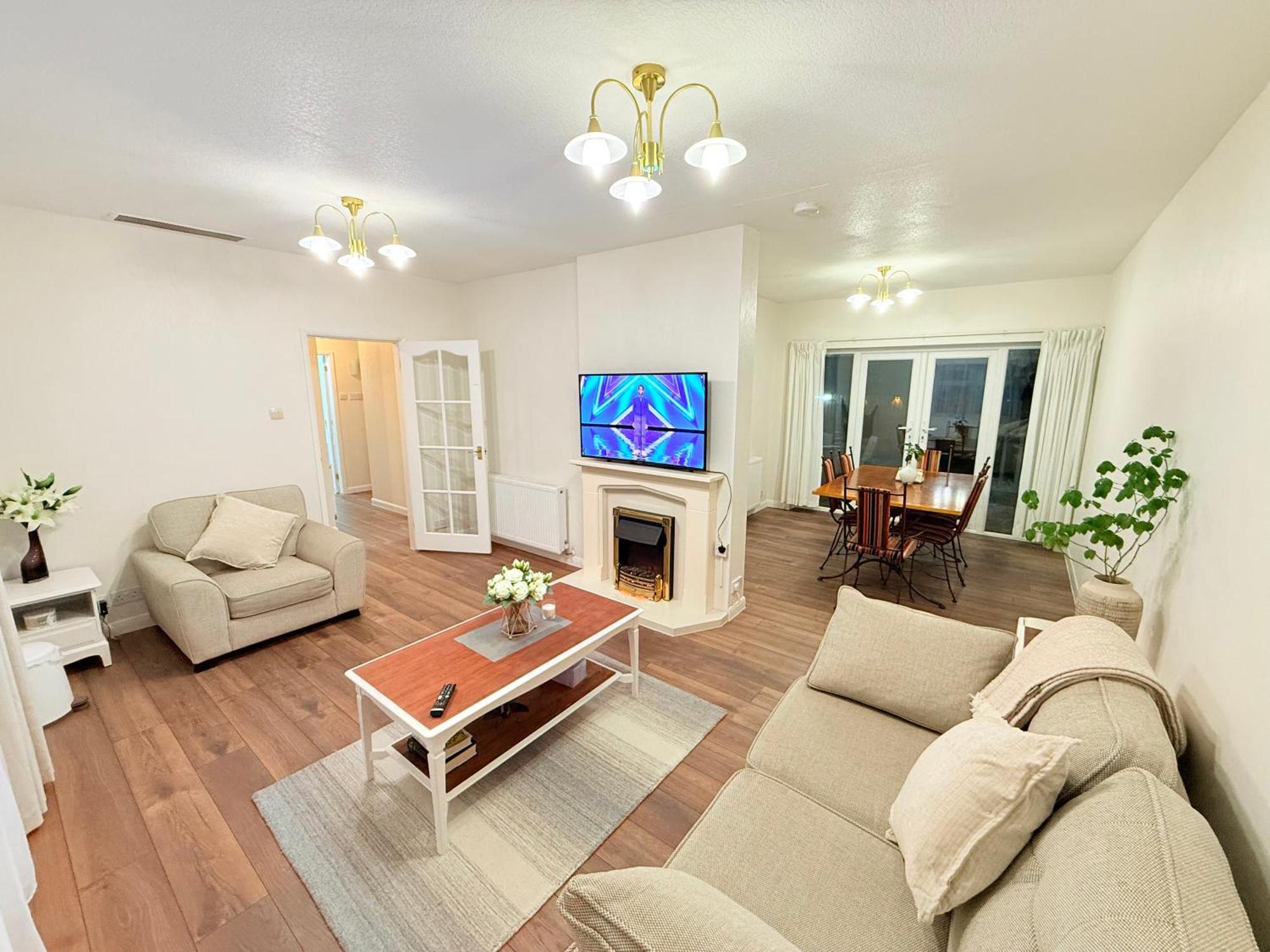 Cannon Village- Elegance & Comfort By Cannon Park , A Historic Retreat Next To The Of Warwick ,free Parking ,3 Bedrooms ,sleeps 9 Вилла