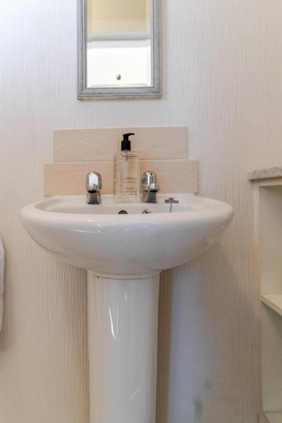 Cannon Village- Elegance & Comfort By Cannon Park , A Historic Retreat Next To The Of Warwick ,free Parking ,3 Bedrooms ,sleeps 9 * Ковентри