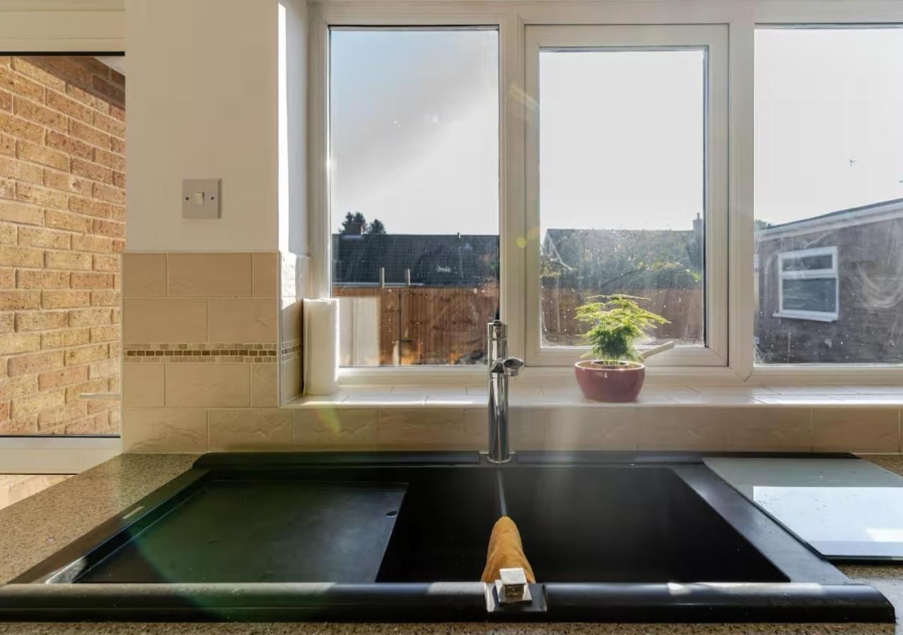 Cannon Village- Elegance & Comfort By Cannon Park , A Historic Retreat Next To The Of Warwick ,free Parking ,3 Bedrooms ,sleeps 9 * Ковентри