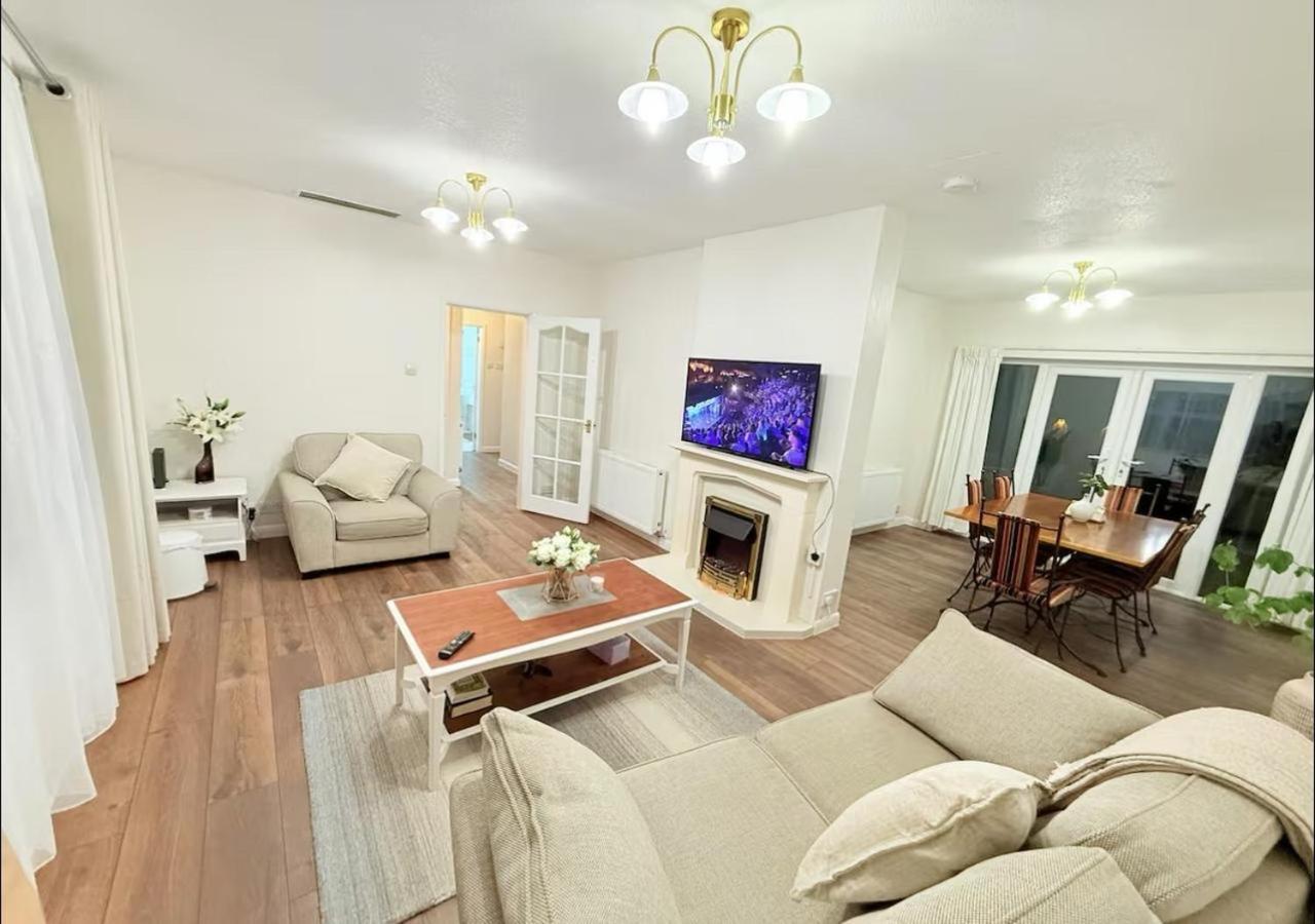 Cannon Village- Elegance & Comfort By Cannon Park , A Historic Retreat Next To The Of Warwick ,free Parking ,3 Bedrooms ,sleeps 9 *
